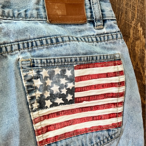 VINTAGE TOMMY HILFIGER JEANS - WOMEN'S LIGHT WASH AMERICAN FLAG POCKET - SIZE 10 - Picture 4 of 14